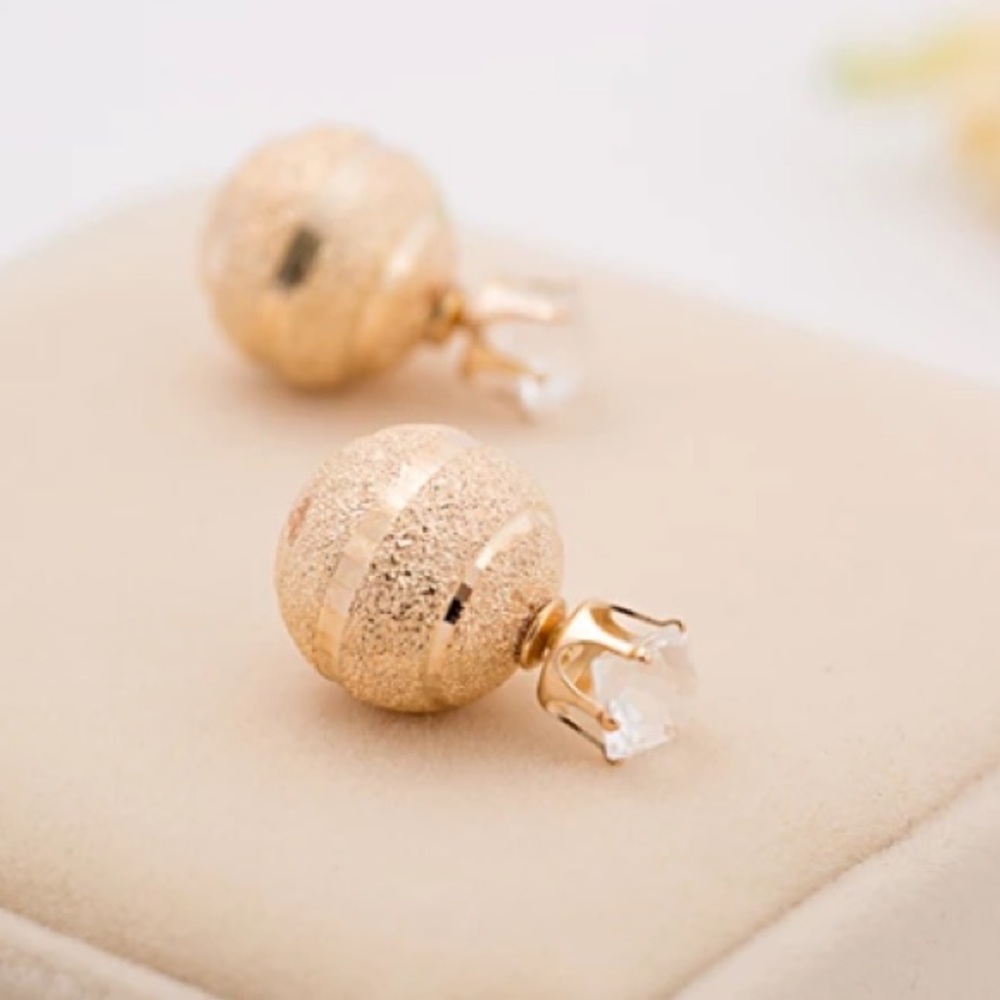 ⚜️[𝟯/$𝟭𝟴]⚜️Gold Crystal Swirl Earrings NEW - Picture 3 of 8
